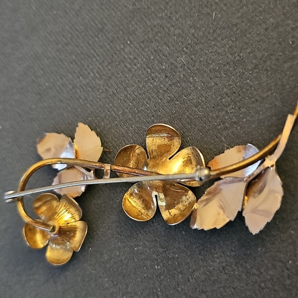 Gold Floral Women Vintage Pin. There Are No Maker Marks - Picture 3 of 7